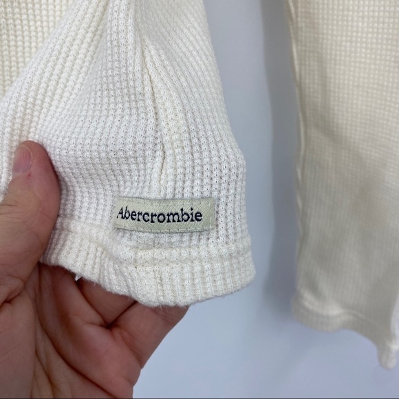 Abercrombie & Fitch embroidered thermal crop top L - Picture 4 of 7